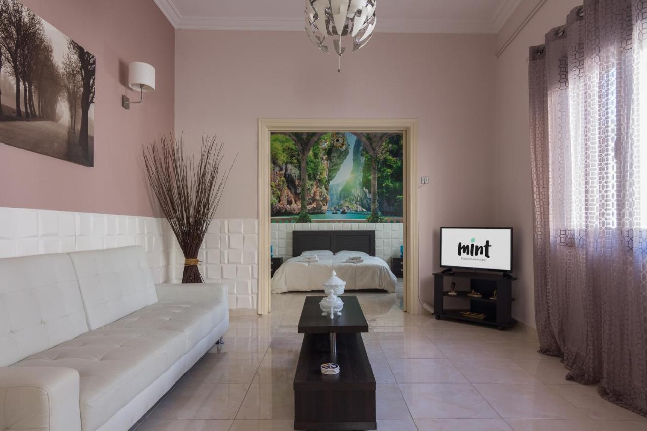 Delightful 2 Bedroom Flat Next To Mikrolimano Piraeus Bagian luar foto